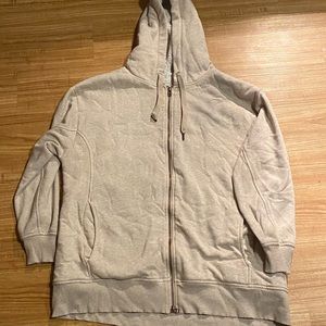 Médium size pale like hoodie, really soft on the inside, two zippers.